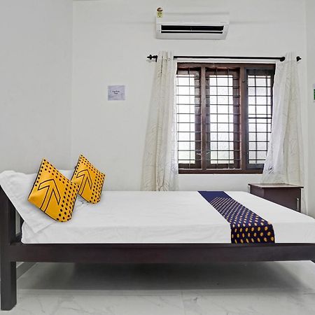 Spot On Blissful Villa Коччи Экстерьер фото