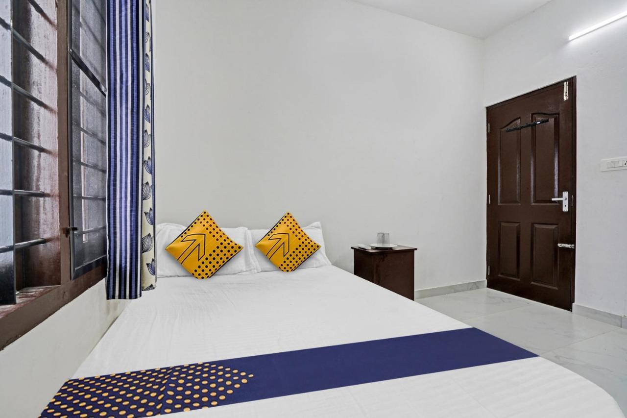 Spot On Blissful Villa Коччи Экстерьер фото