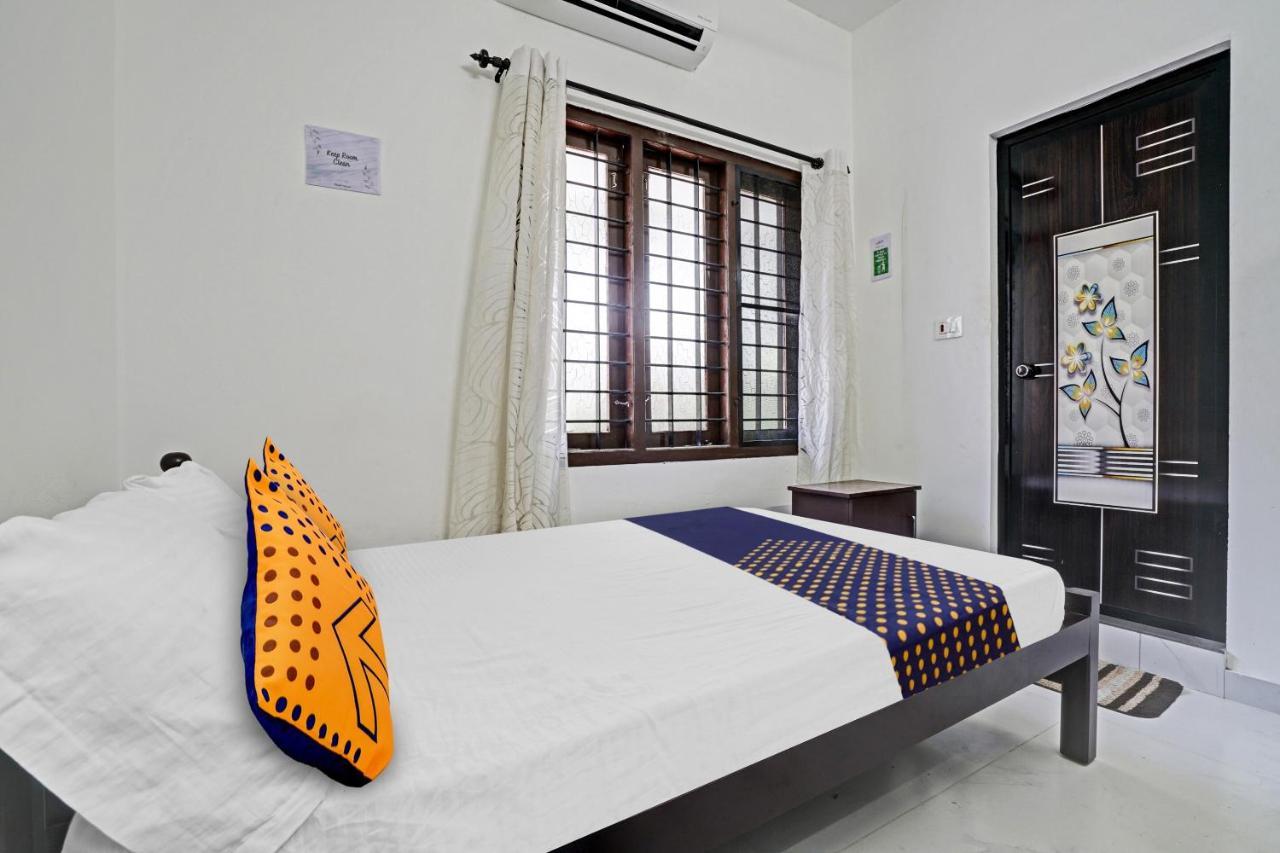 Spot On Blissful Villa Коччи Экстерьер фото