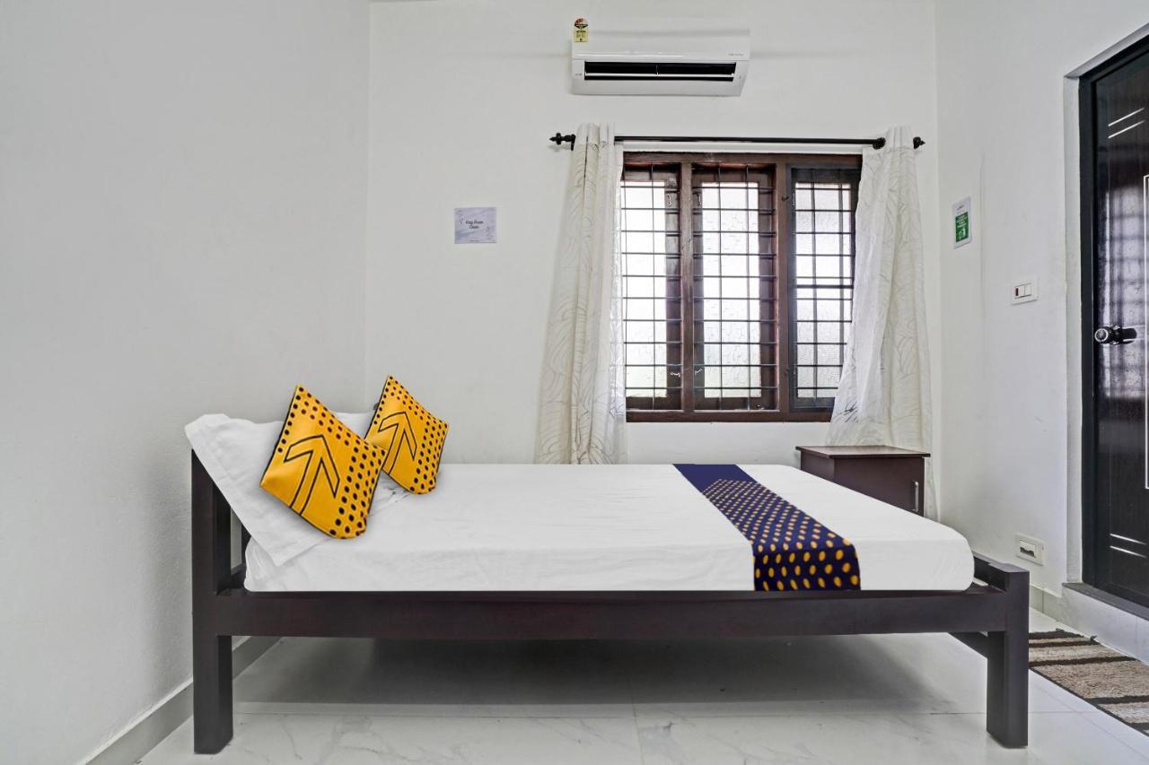 Spot On Blissful Villa Коччи Экстерьер фото